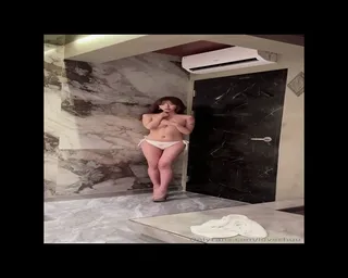 쓰리썸 욕플에 최고의 오르가즘녀 | 한국야동 고화질 스트리밍