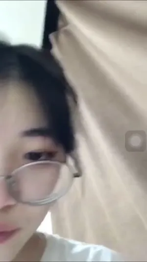 존귀 백보안경녀 영통자위 | 한국야동 고화질 스트리밍