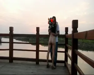 야노커플 저수지에서 뒤치기 | 한국야동 고화질 스트리밍