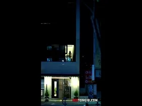 호텔 창문으로 보여주는 커플 | 한국야동 고화질 스트리밍