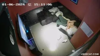 윗옷 벗어 던지고 오붓한 시간 보내는 대담한 커플 | 한국야동 고화질 스트리밍