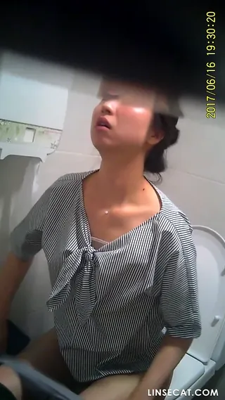 음침한 취미 화장실 엿보기 | 한국야동 고화질 스트리밍