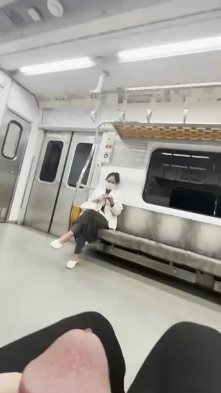 지하철에서 딸딸이 치는 역대급 개또라이가 나타났다! | 한국야동 고화질 스트리밍