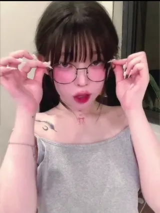 힘순찐 안경 찐따녀 유디 | 한국야동 고화질 스트리밍