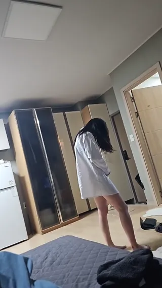 떡치고 나서 개운하게 집으로 향하는 21살 조건녀 | 한국야동 고화질 스트리밍