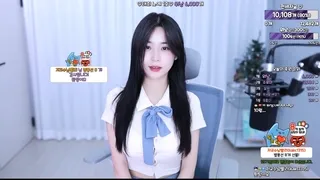습관적으로 브라 훌러덩 벗어 버리는 태희 | 한국야동 고화질 스트리밍