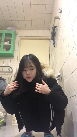 양아치 일진녀의 가래플과 발바닥쇼 | 한국야동 고화질 스트리밍